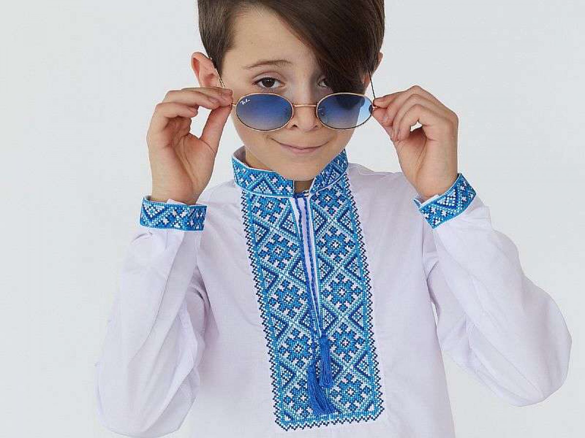 How to choose an embroidered shirt for a boy on his birthday?