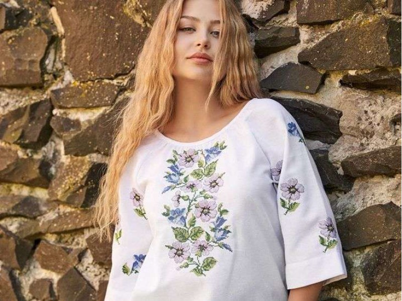 The ornament of embroidery is the foundation that decorates beautiful women's embroidered shirts!