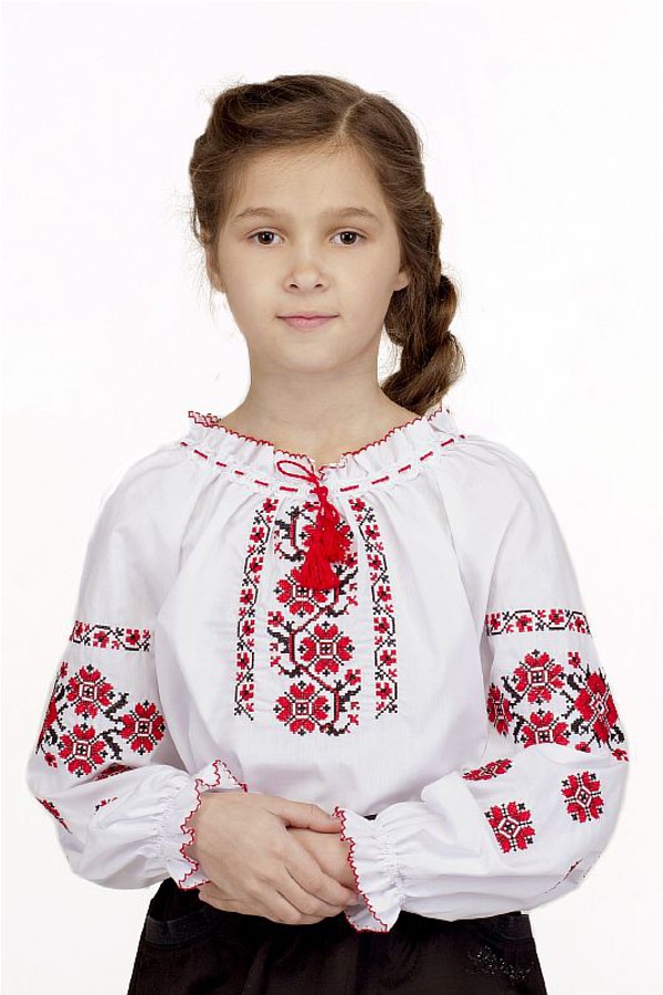 Дитяча  вишиванка біла з вишивкою  Устина