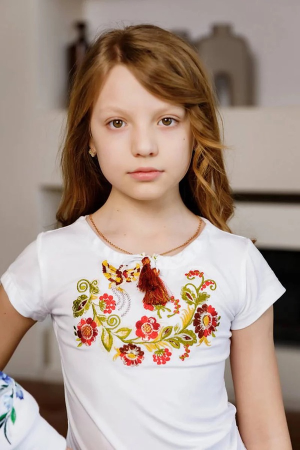 White T-shirt for a girl with “Rozpys” embroidery