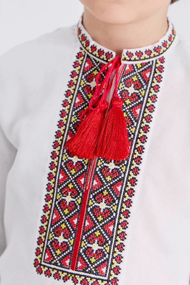 Вышиванка для мальчика Ладомир (белая с красной вышивкой), 128