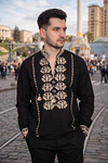 Черная рубашка с вышивкой для мужчин Залесье
