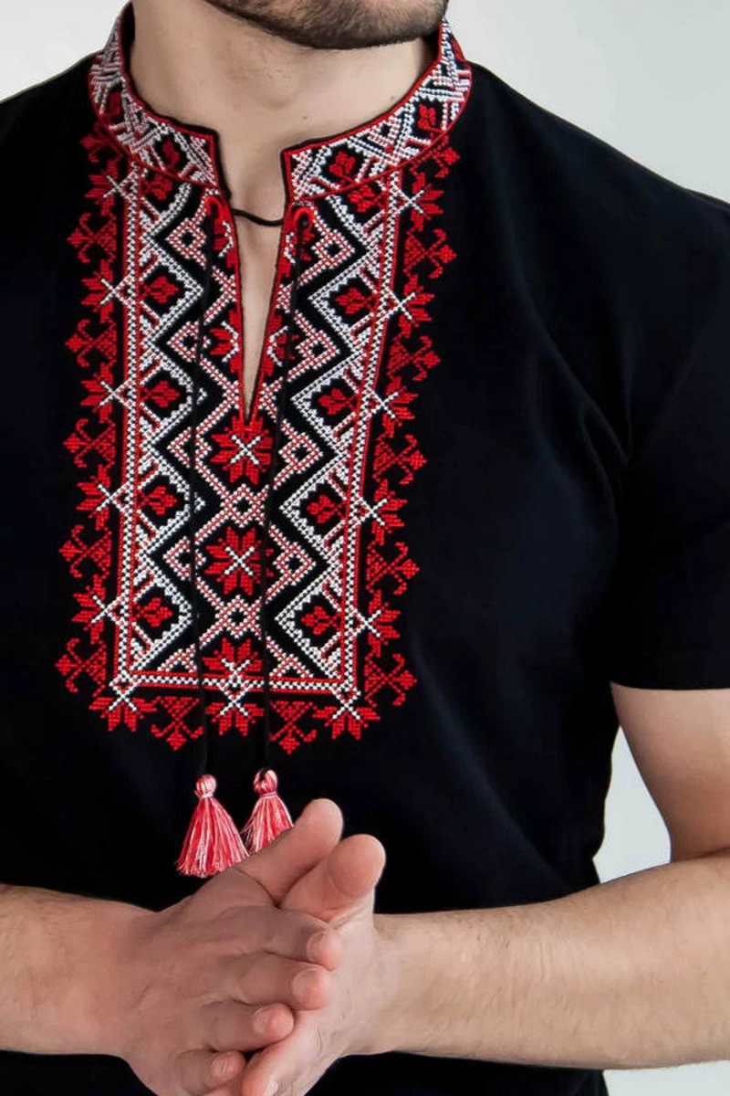Футболка з вишивкою Зорепад темно-синя з червоною