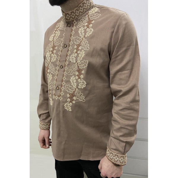 Embroidered men's shirt with oak leaf pattern in beige-green cross-stitch.