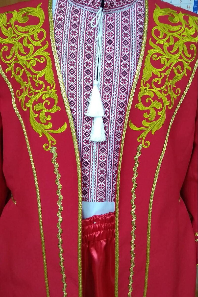 Свита мужская красная с вышивкой