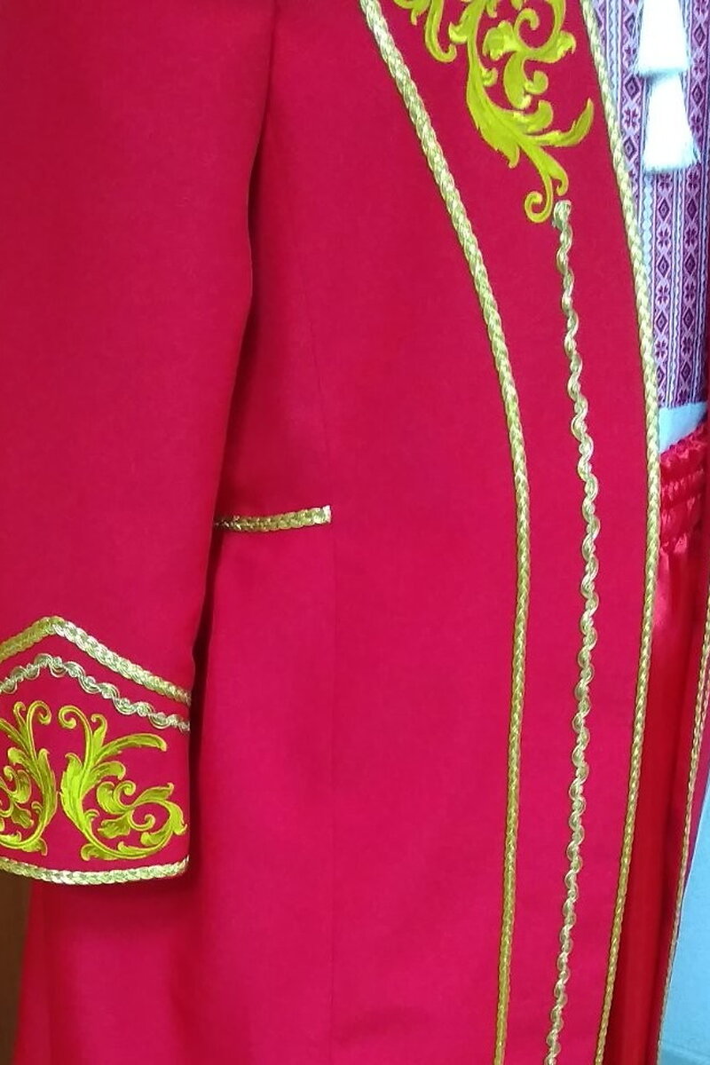 Свита мужская красная с вышивкой