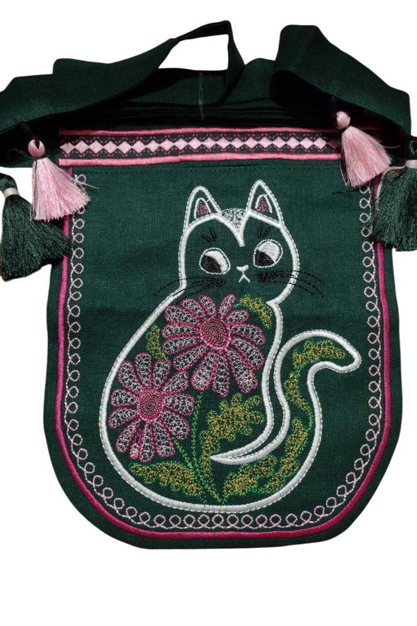 Gaman-ladunka embroidered with the belt 