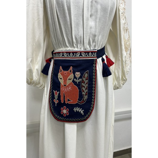 The embroidered wallet with the Fox belt