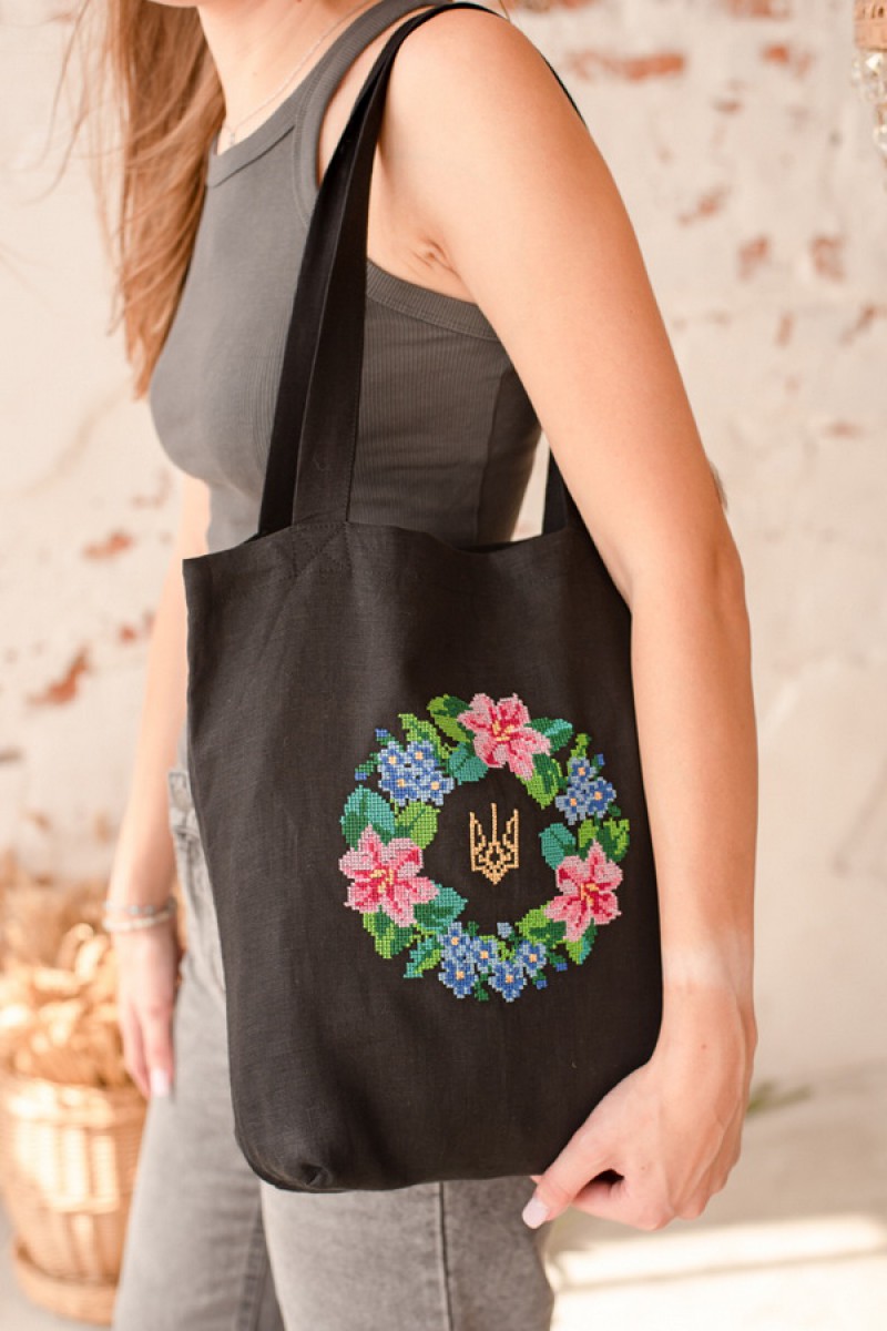 Сумка Bag Shopper Elderberry? Сумка-шоппер из плотного хлопка, украшенная вышивкой.