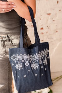 Сумка Bag Shopper Elderberry? Сумка-шоппер из плотного хлопка, украшенная вышивкой.