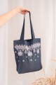 Сумка Bag Shopper Elderberry? Сумка-шоппер из плотного хлопка, украшенная вышивкой.