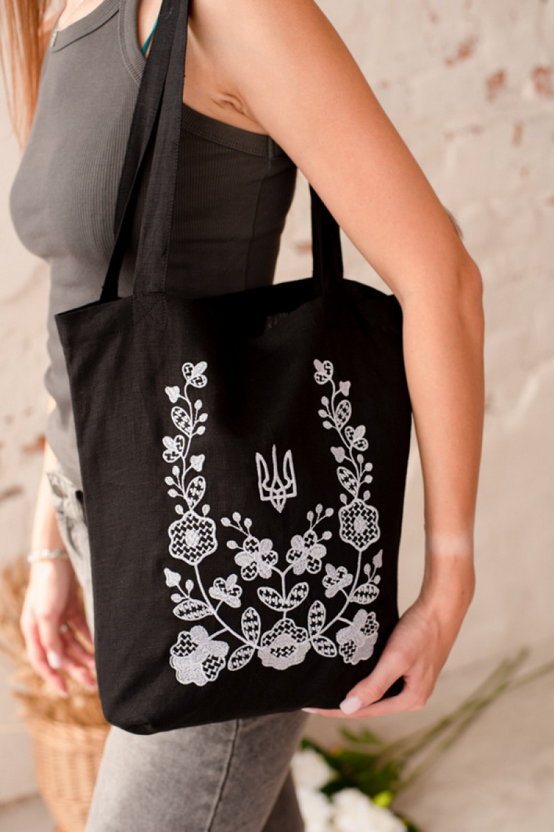Сумка Bag Shopper Elderberry? Сумка-шоппер из плотного хлопка, украшенная вышивкой.