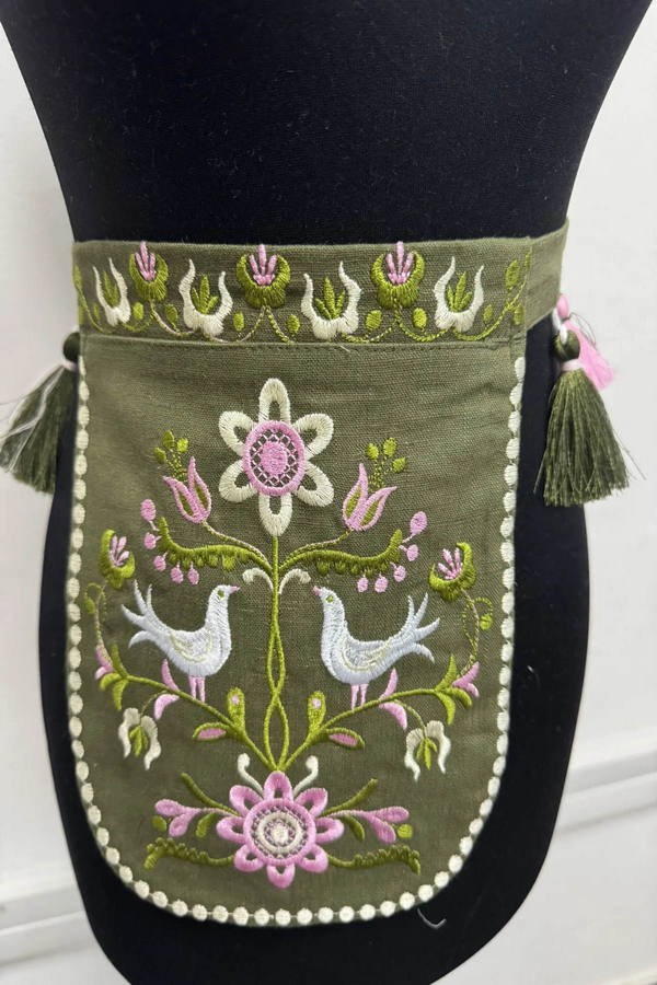 Gaman-ladunka embroidered with the belt 