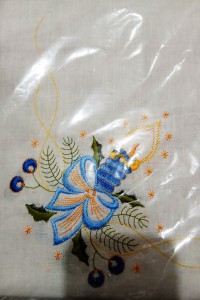 Льняная скатерть с вышивкой Новогодние колокольчики