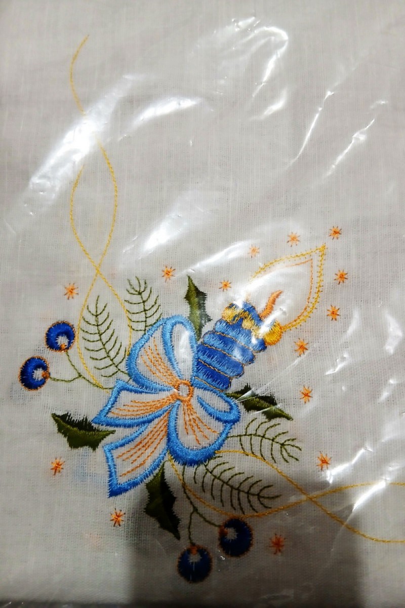 Новорічні дзвони, льняна скатертина з вишивкою