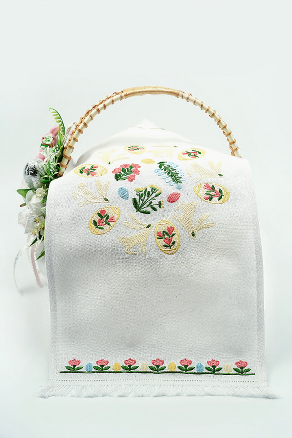 Easter towel with an image of pysanky and yellow bunnies, 33x65 cm