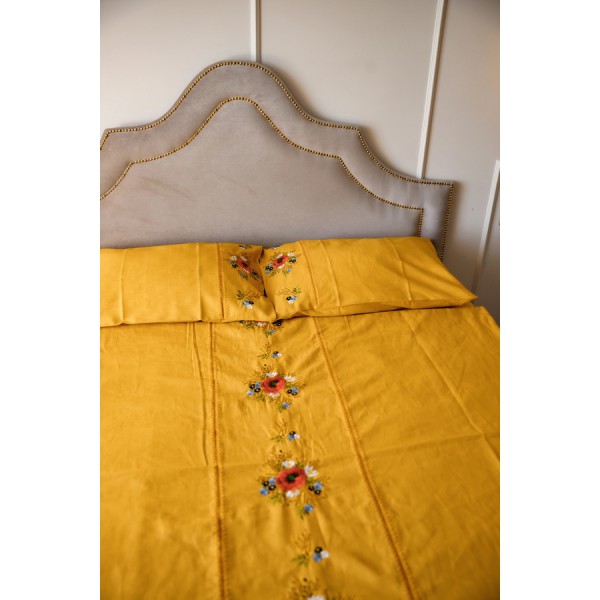 Bedding set with embroidery 