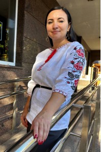 White embroidered shirt with red and black ornament Rose cross-stitch