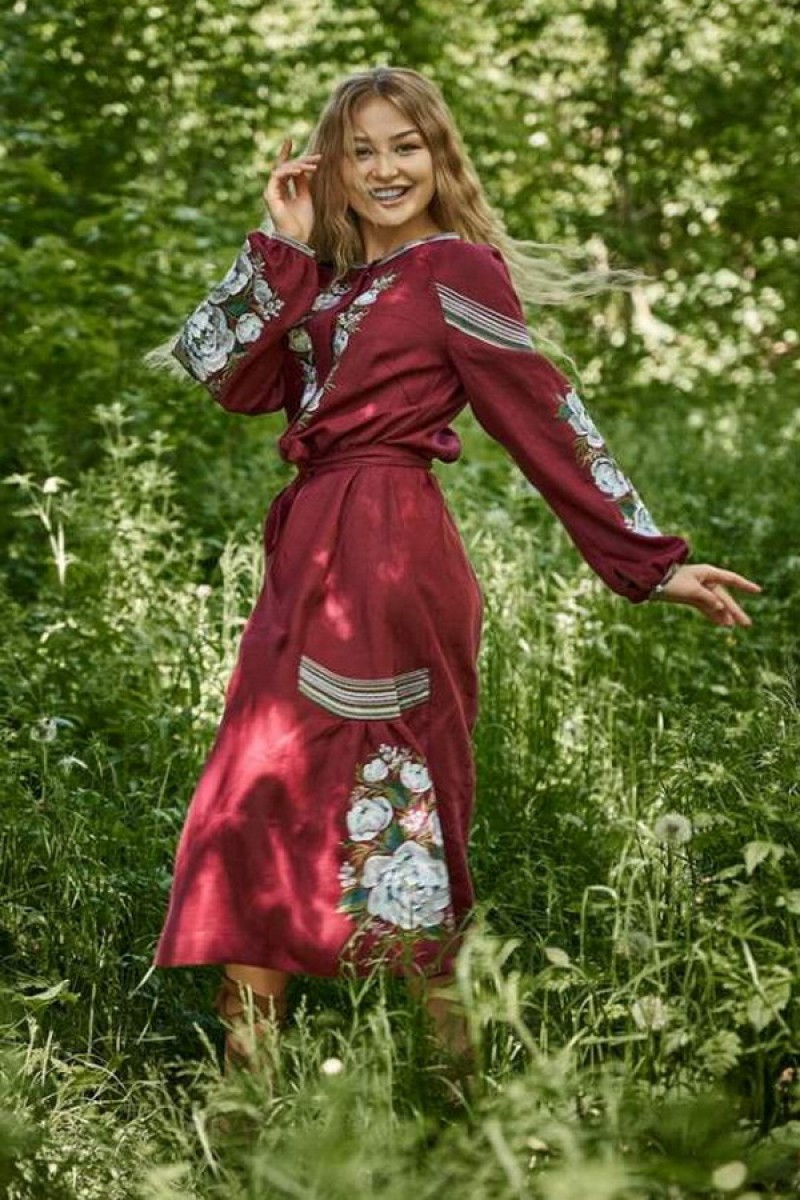 Жіноча вишита сукня з льону Півонія бордова, 52