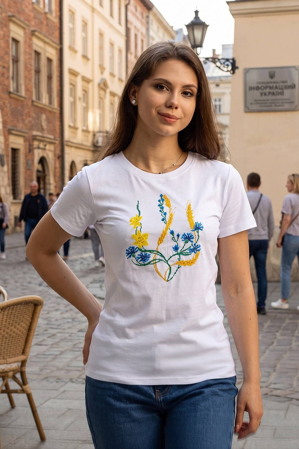 Patriotic t-shirt with embroidered trident and ears of wheat.