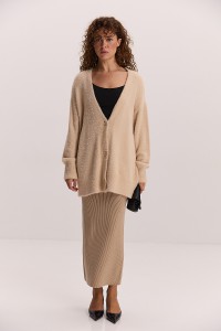 Жіночий в`язаний кардиган oversize світло-бежевий з пухнастої пряжі