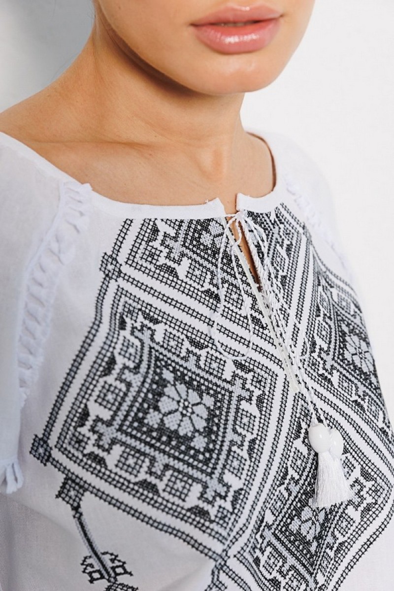 Katria, women's embroidered black