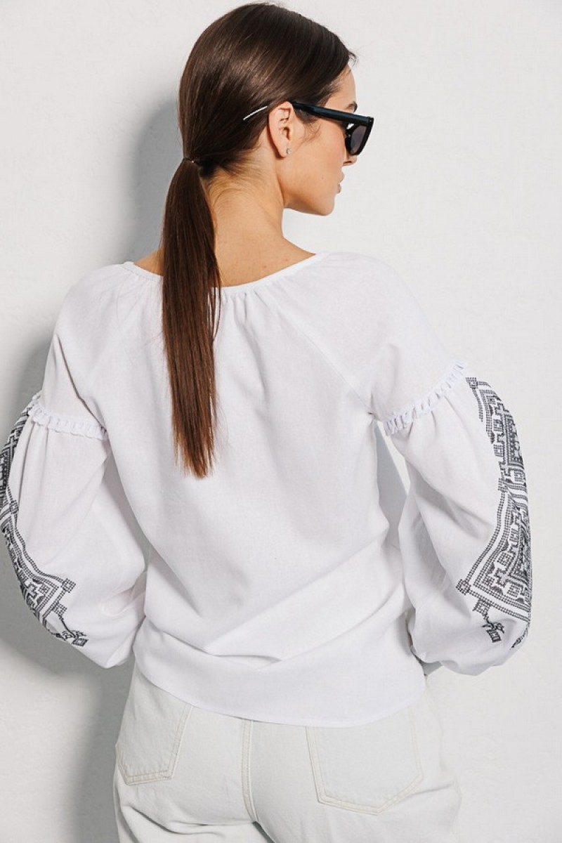Katria, women's embroidered black