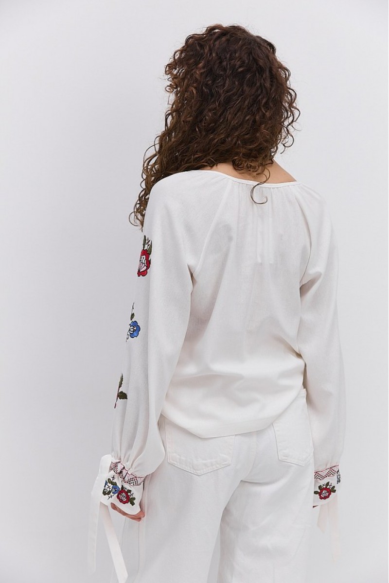 Milk-colored Vyshyvanka Vilena, size L