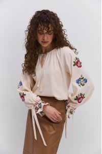 Вишиванка бежева Вілена, розмір S