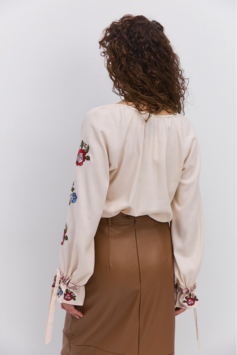 Молочно-белая вышиванка Вилена, размер L