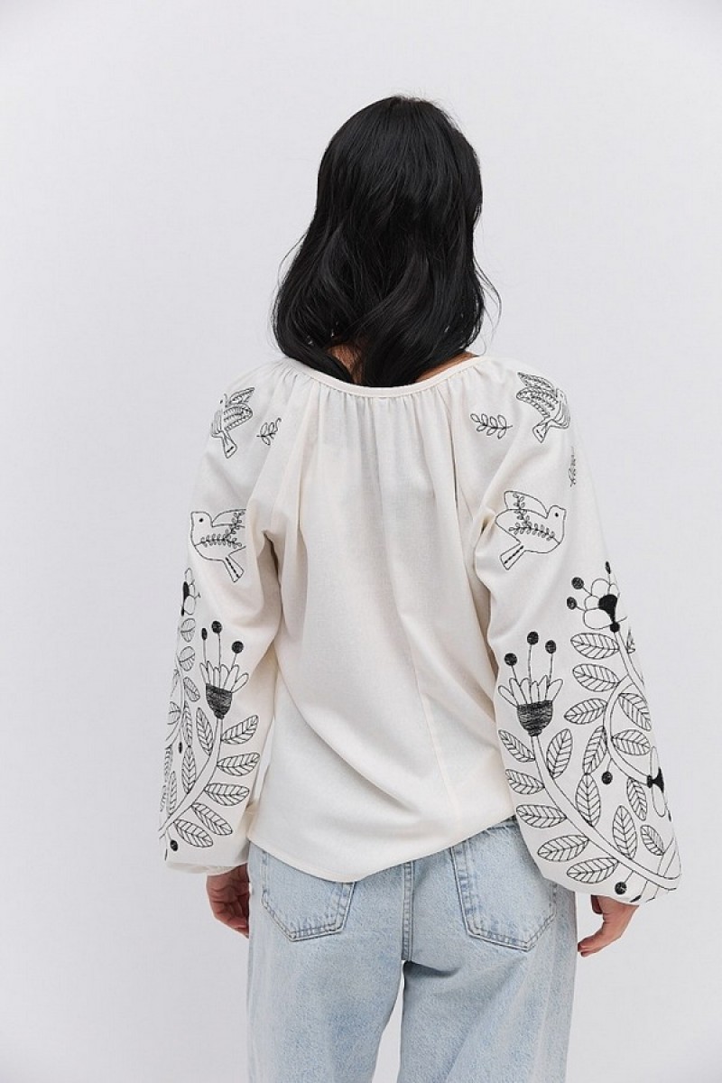 Жіноча молочна вишиванка з чорною вишивкою Соловей  S Жіноча молочна вишиванка з чорною вишивкою Соловей  S