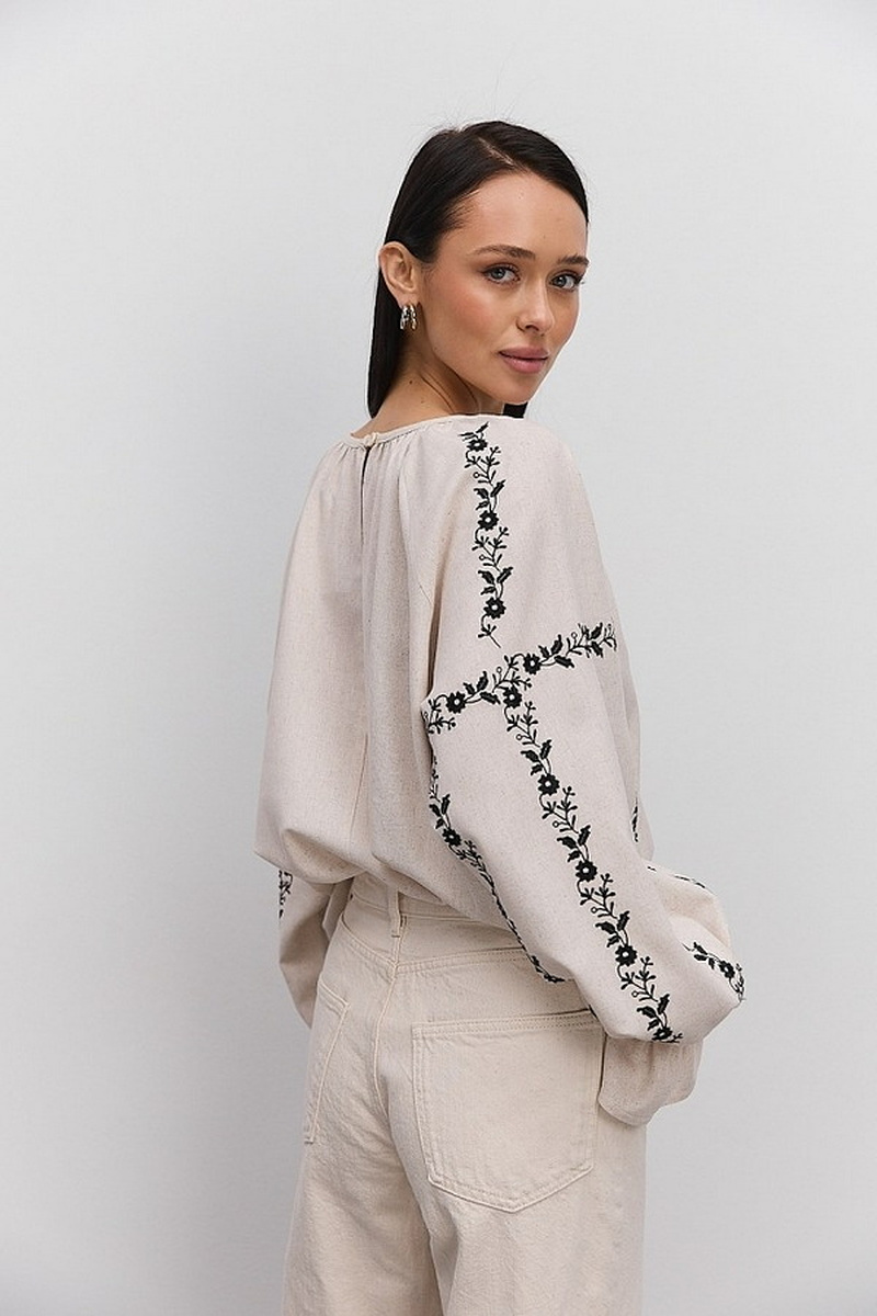 Women's embroidered blouse in light beige melange with black satin-stitched flowers