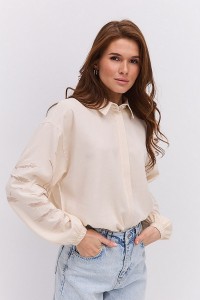 Молочного цвета вышитая рубашка с отложным воротником Зерновий, S