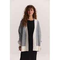 В`язаний жіночий кардиган oversize молочний з синім візерунком «ялинка»