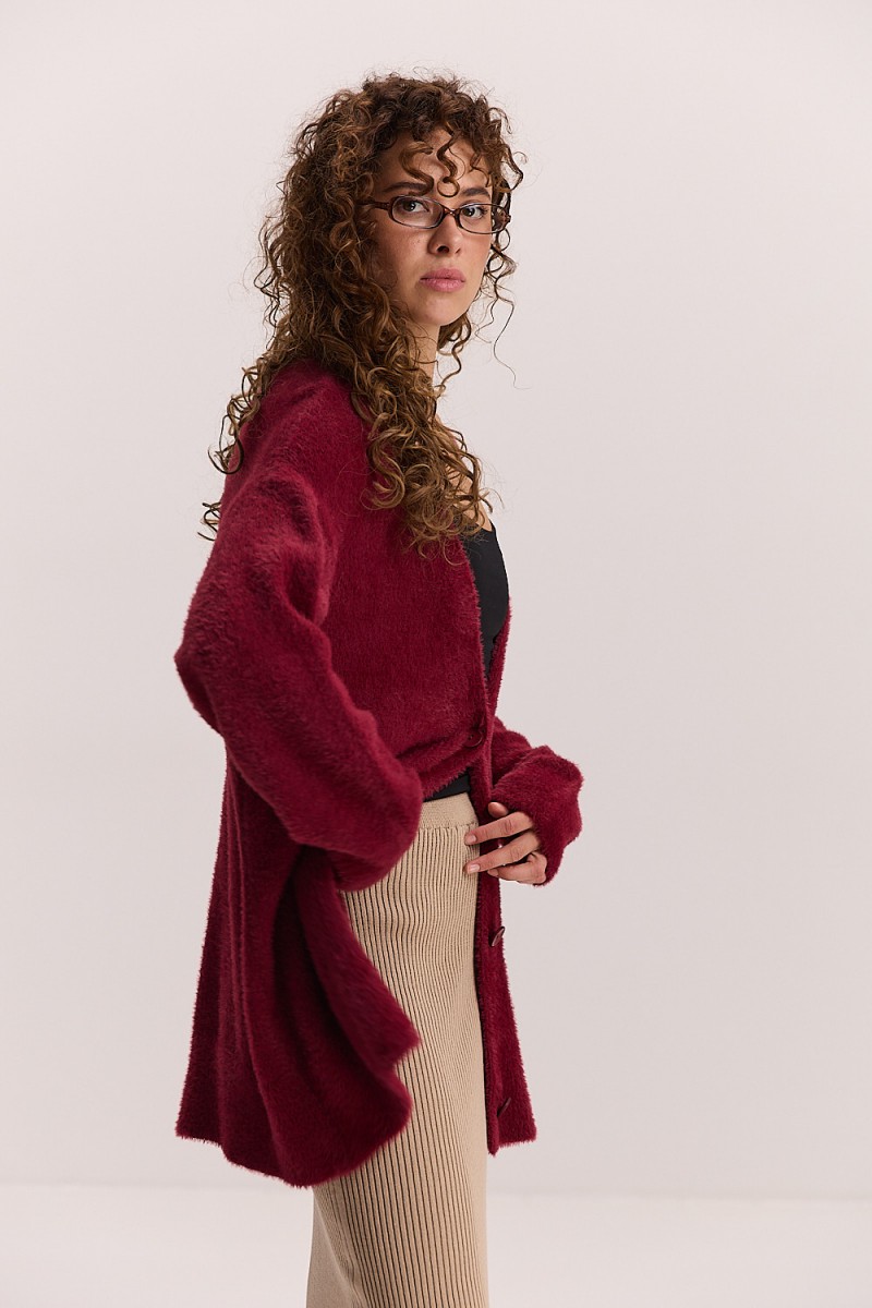 Жіночий в`язаний кардиган oversize бордовий з пухнастої пряжі