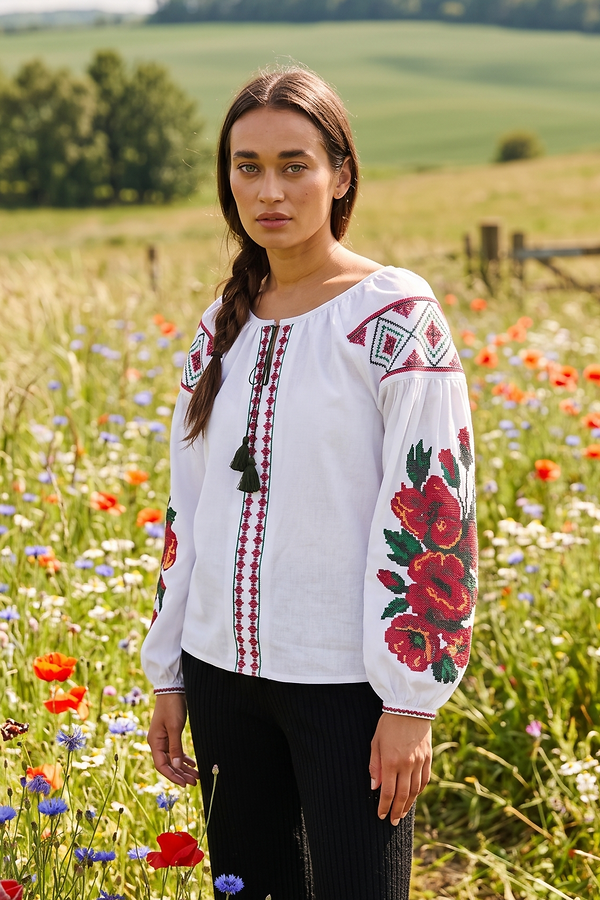 Біла вишиванка жіноча Маковія