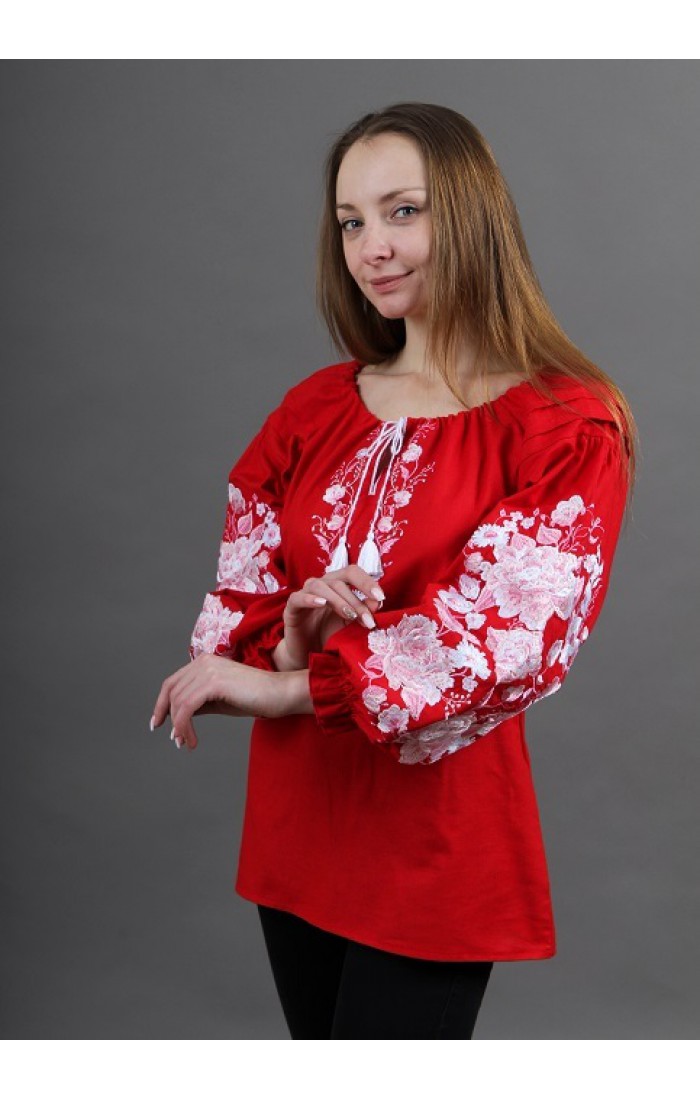 Вишиванка жіноча червоного кольору  Казка