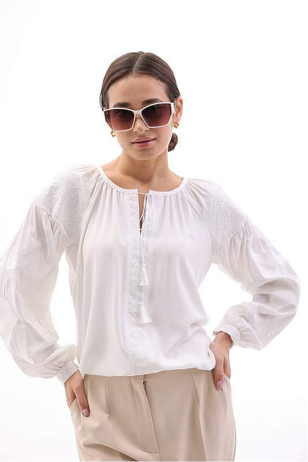 Women's embroidered shirt with milky swallows