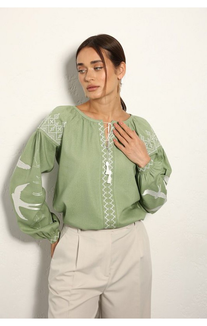 Жіноча вишиванка зеленого кольору (фісташковий) Ластівки