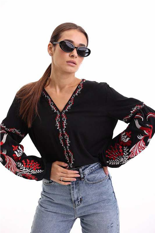 Vogneslava, embroidered women's black