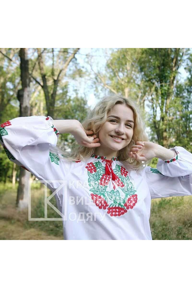 Женская вышиванка с вышивкой «Красная калина»