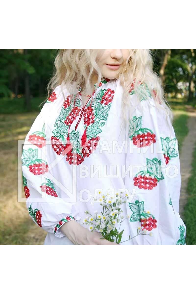 Женская вышиванка с вышивкой «Красная калина»