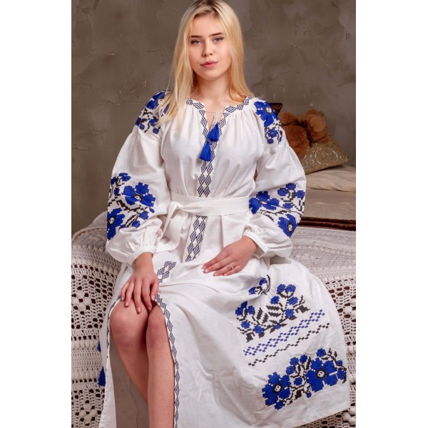 Parisian bouquet, white dress with blue embroidery