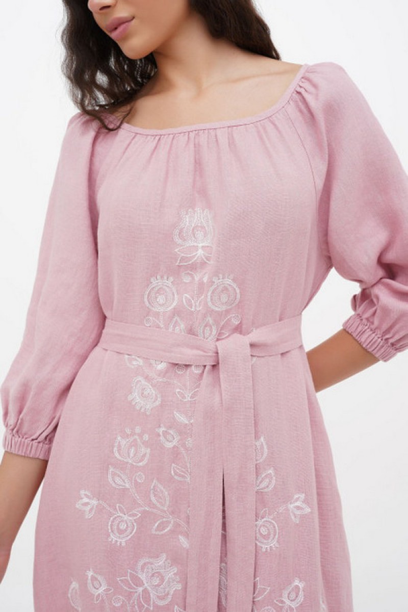 Dress made of pink linen with Krajana embroidery - style and comfort!