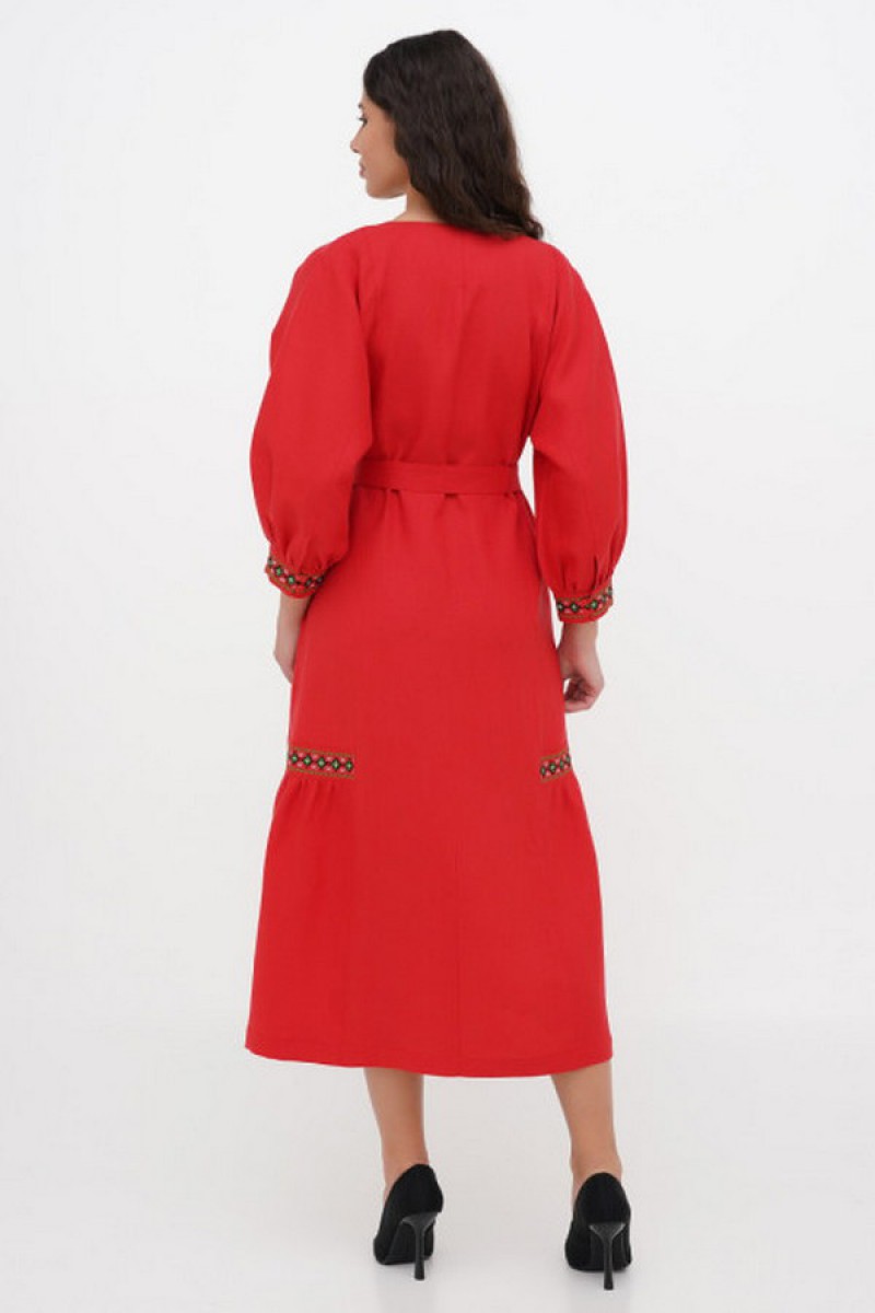 Dress made of red linen with Morika embroidery – style and elegance!