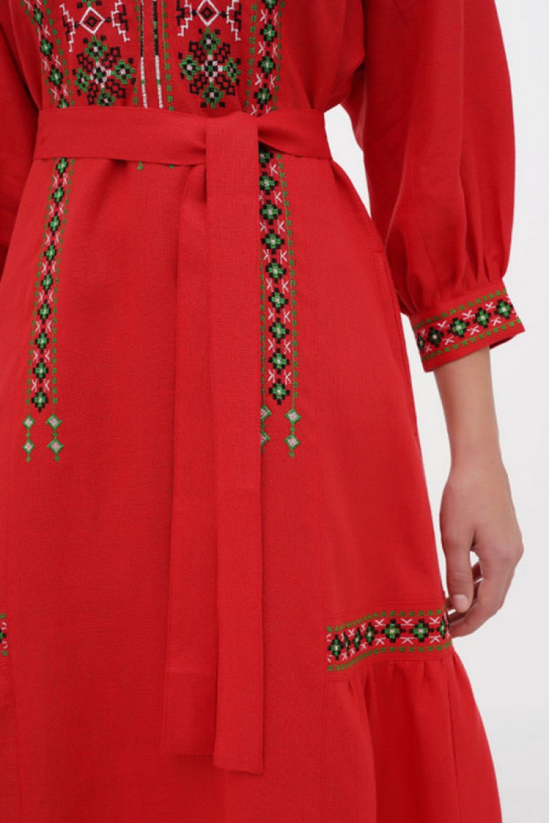 Dress made of red linen with Morika embroidery – style and elegance!