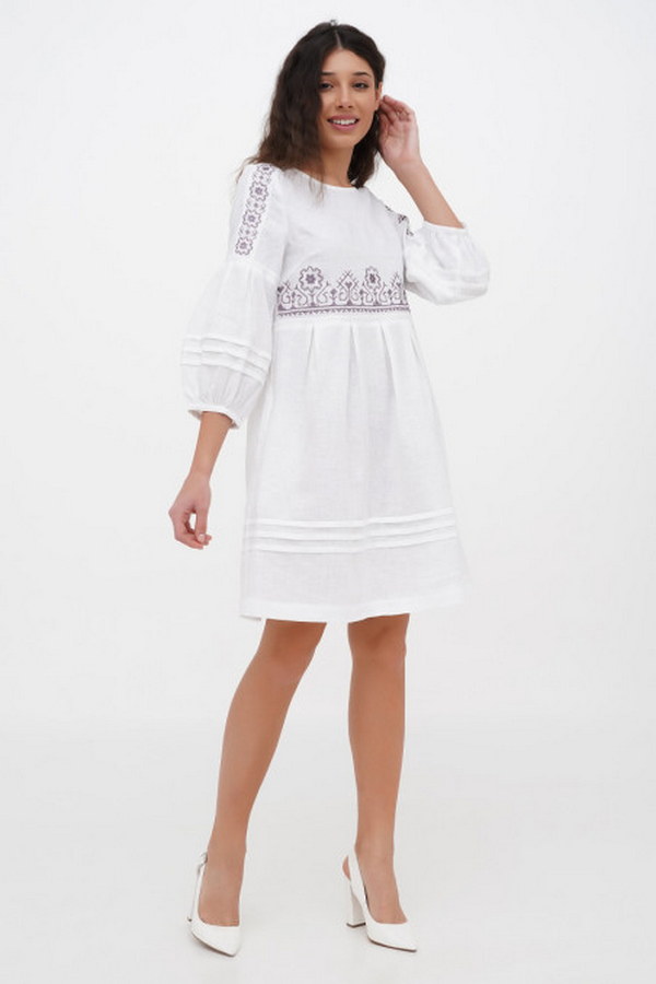 Short dress made of thin white linen with Pectoral embroidery
