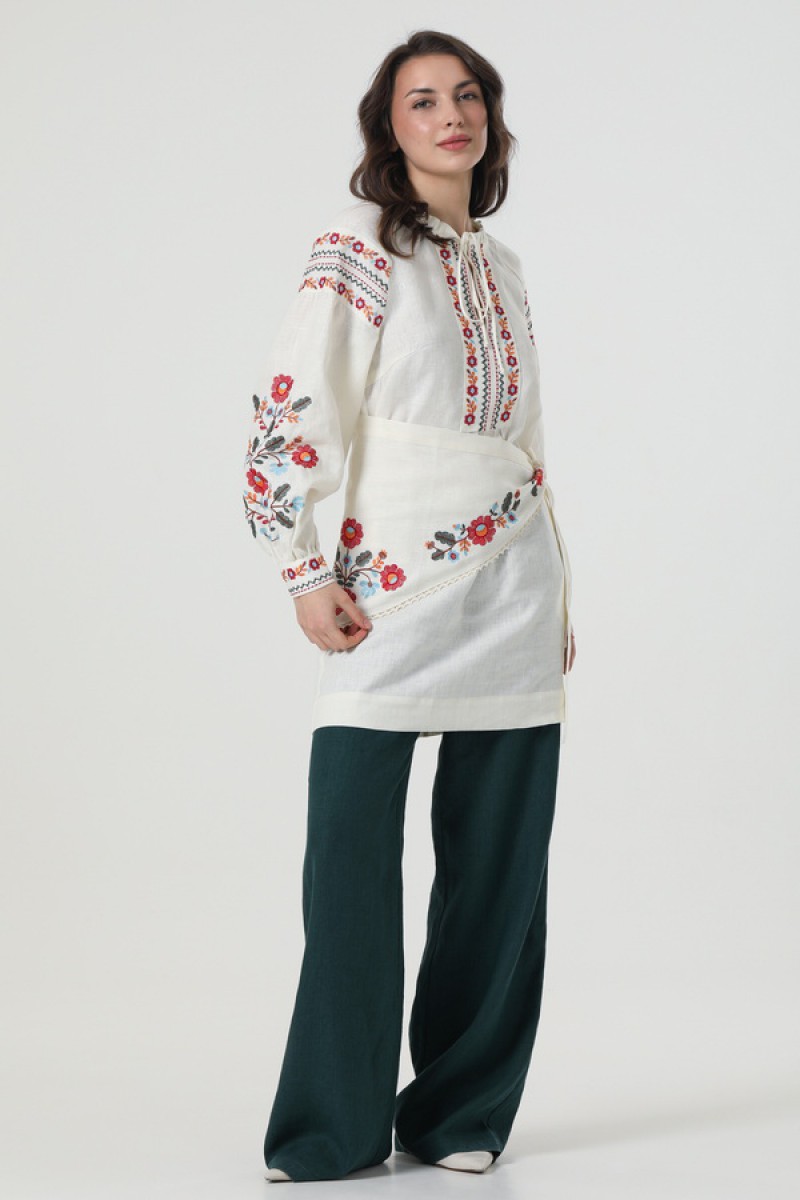 Вышитое платье-вышиванка из белого льна Ружина