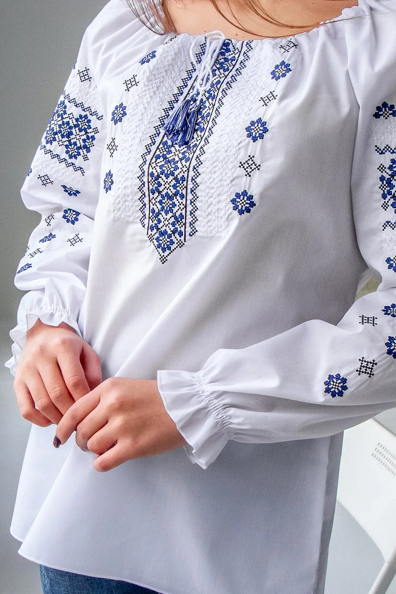 Діва вишиванка жіноча (біла з синім)