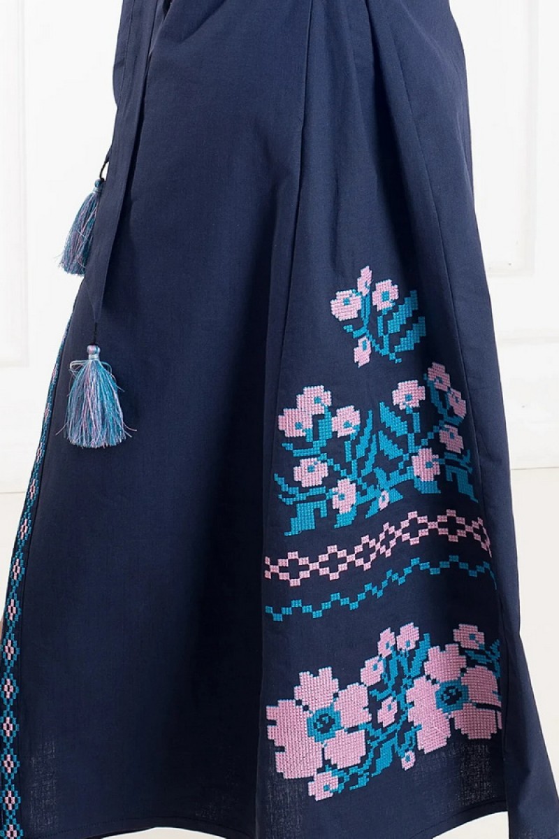 Parisian bouquet, red dress with embroidery